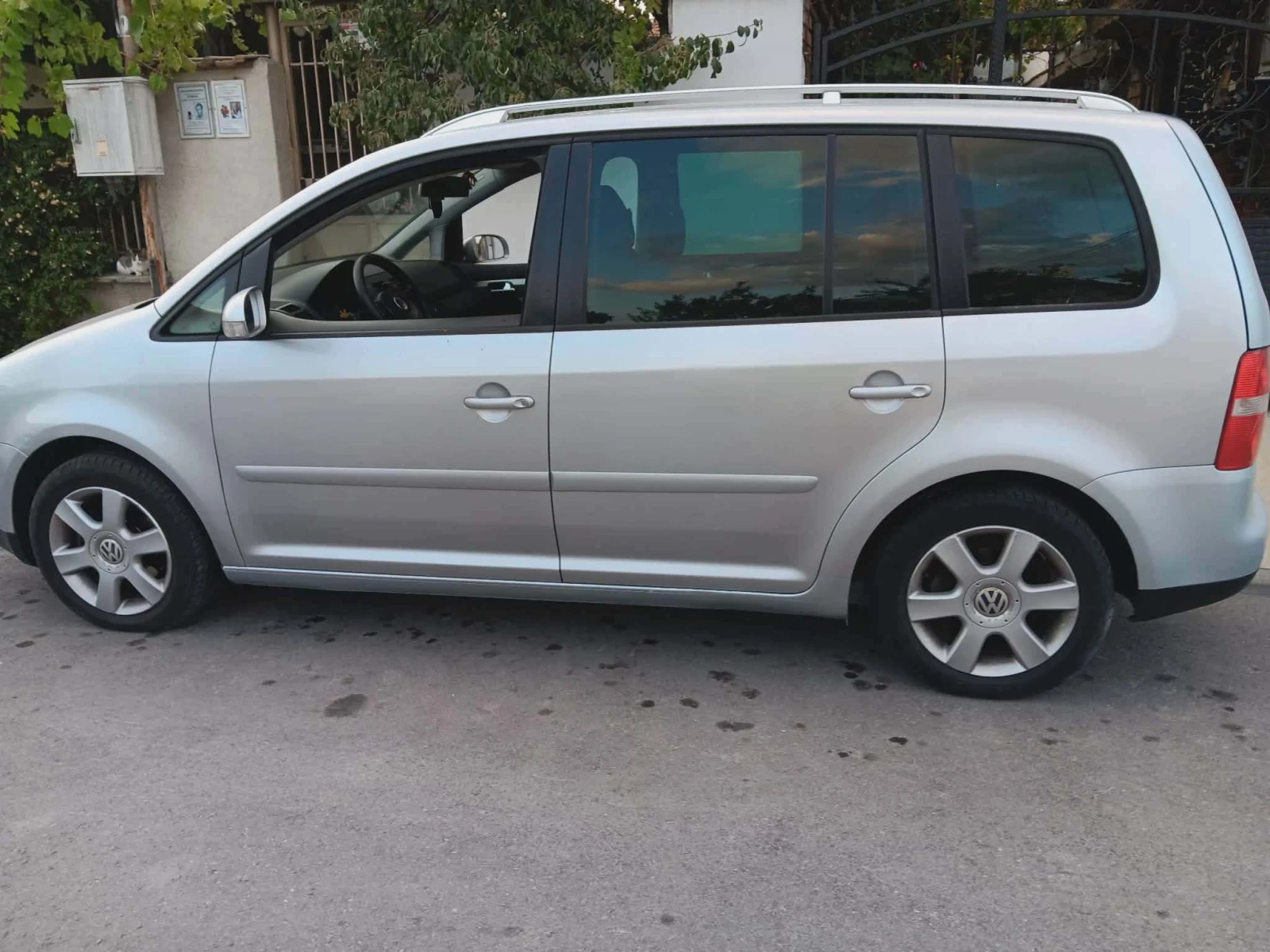 VW Touran, снимка 5 - Автомобили и джипове - 56079698