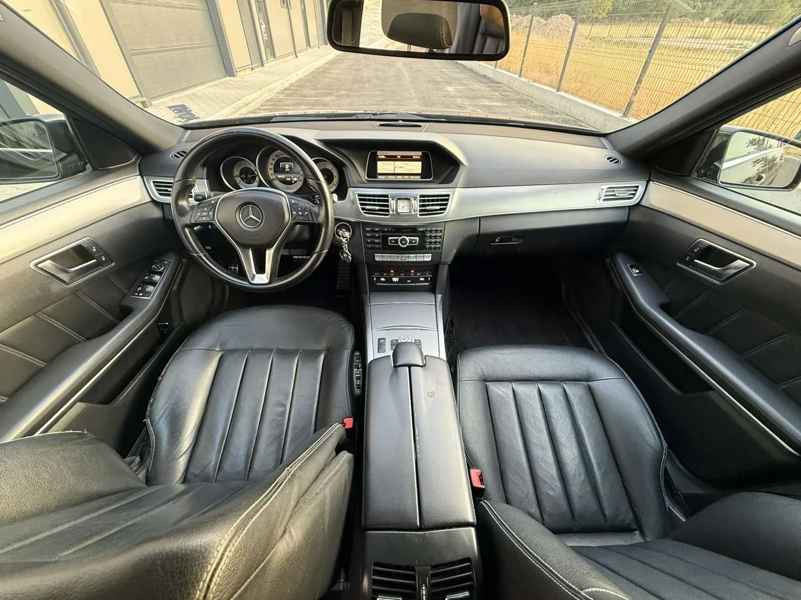 Mercedes-Benz E 200 AMG, снимка 10 - Автомобили и джипове - 56114694