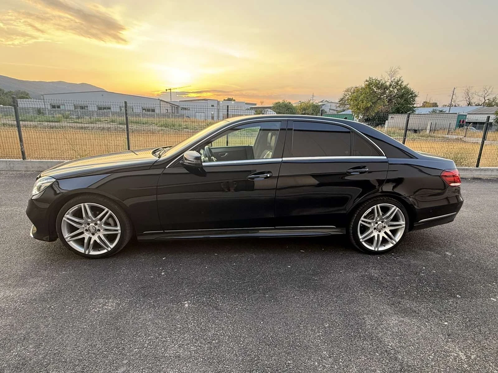Mercedes-Benz E 200 AMG, снимка 6 - Автомобили и джипове - 56114694