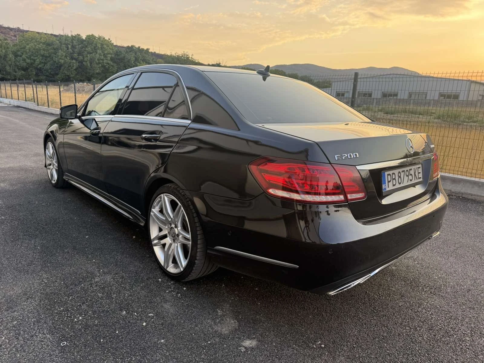 Mercedes-Benz E 200 AMG, снимка 7 - Автомобили и джипове - 56114694