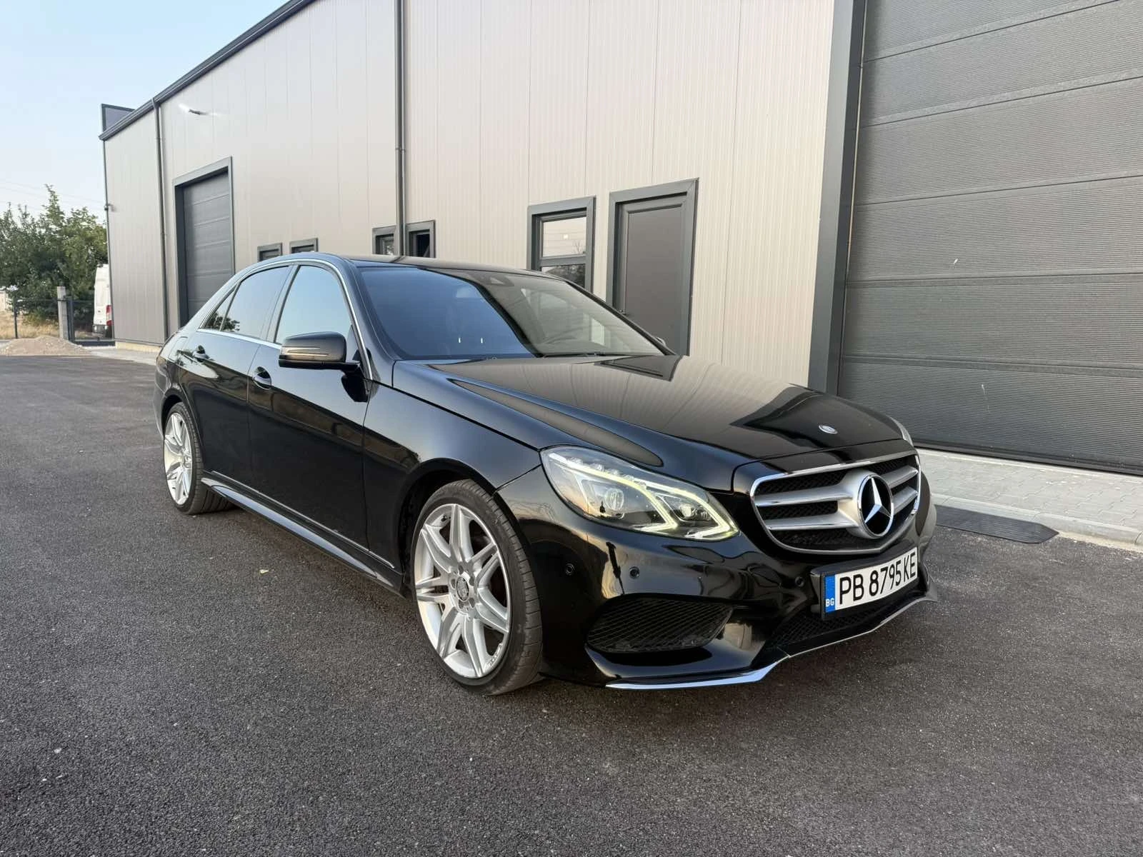 Mercedes-Benz E 200 AMG, снимка 3 - Автомобили и джипове - 56114694