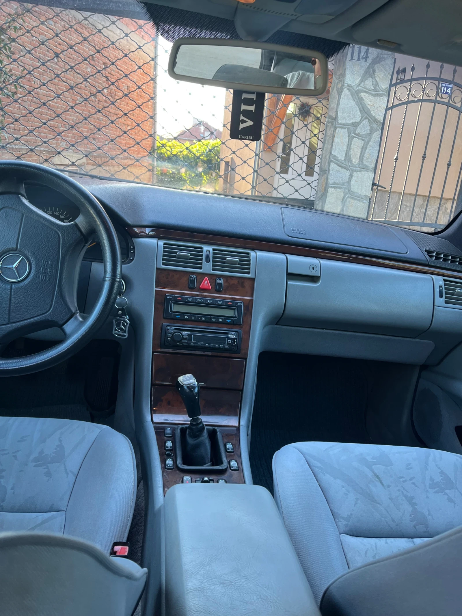Mercedes-Benz E 250, снимка 3 - Автомобили и джипове - 56295785