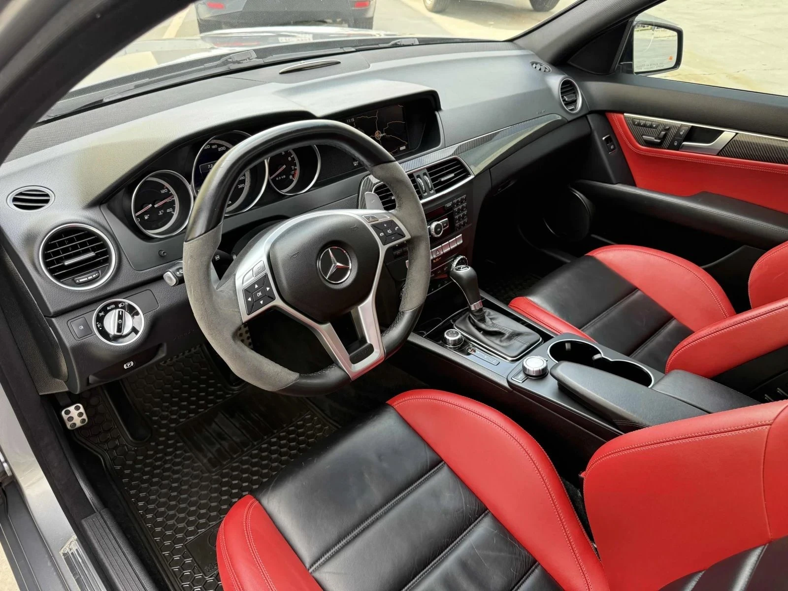 Mercedes-Benz C 63 AMG * Back cam* �������* Keyless* 2�����* �������*  | Mobile.bg � ����������� 14