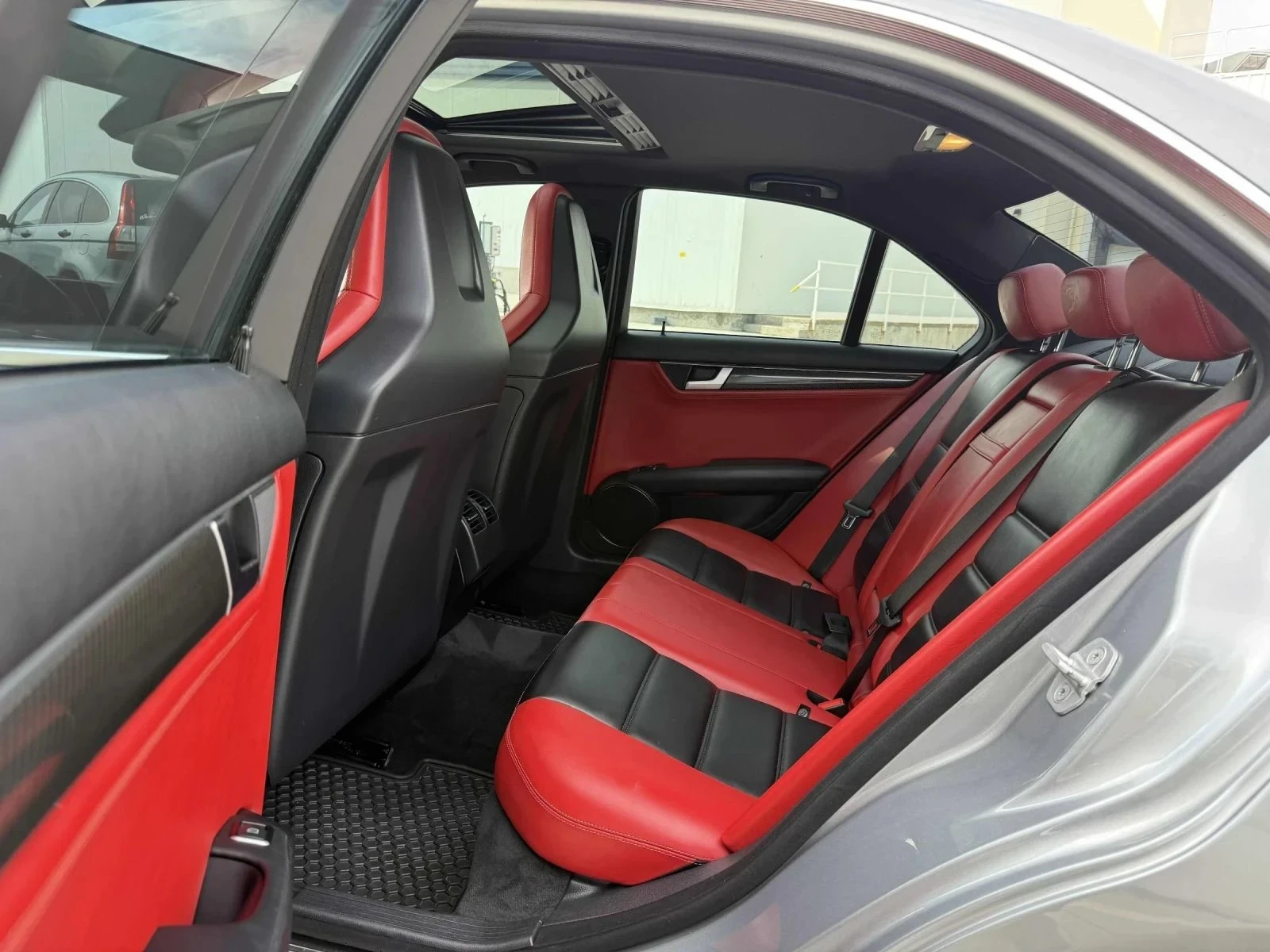 Mercedes-Benz C 63 AMG * Back cam* �������* Keyless* 2�����* �������*  | Mobile.bg � ����������� 11