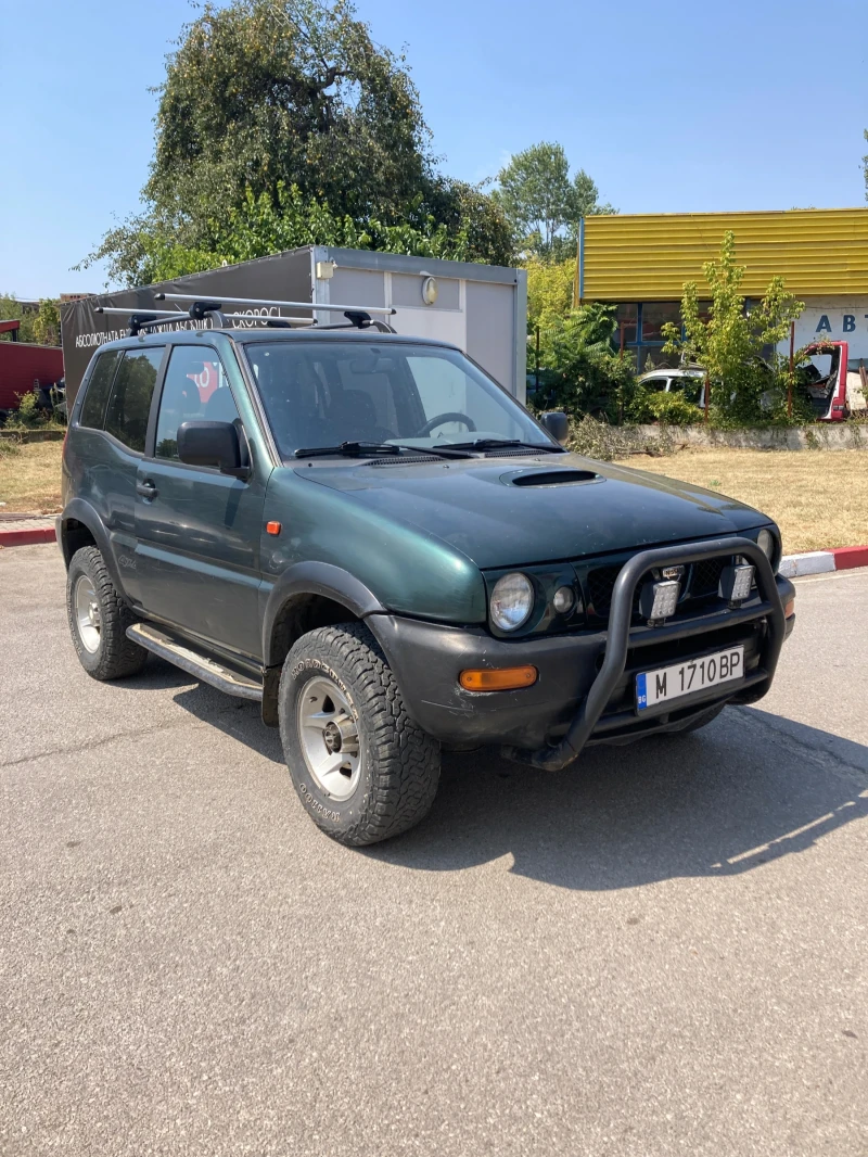 Nissan Terrano 2.4i, снимка 3 - Автомобили и джипове - 49342479