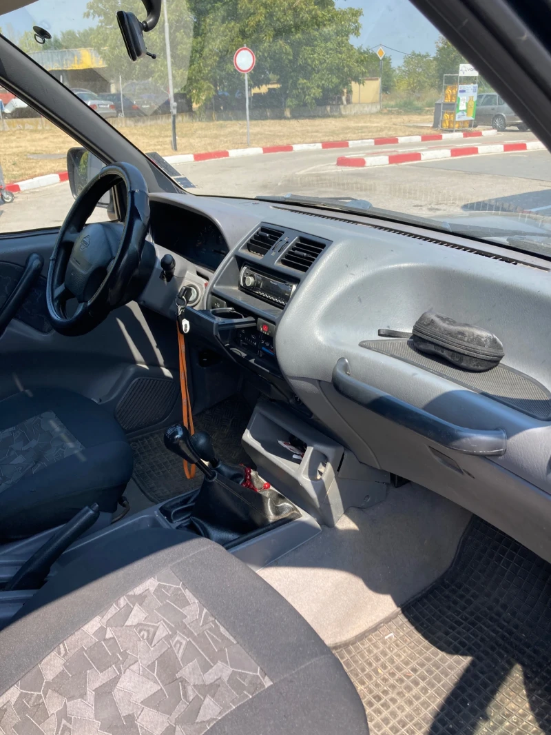 Nissan Terrano 2.4i, снимка 7 - Автомобили и джипове - 49342479