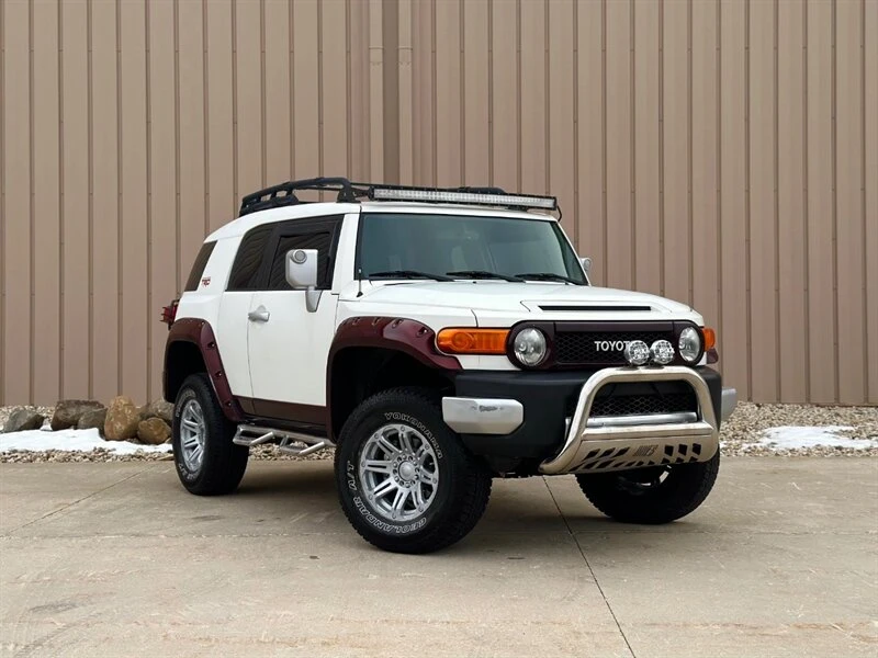 Toyota Fj cruiser 2012 Toyota FJ Cruiser w/Rear Doors, снимка 1 - Автомобили и джипове - 48731045