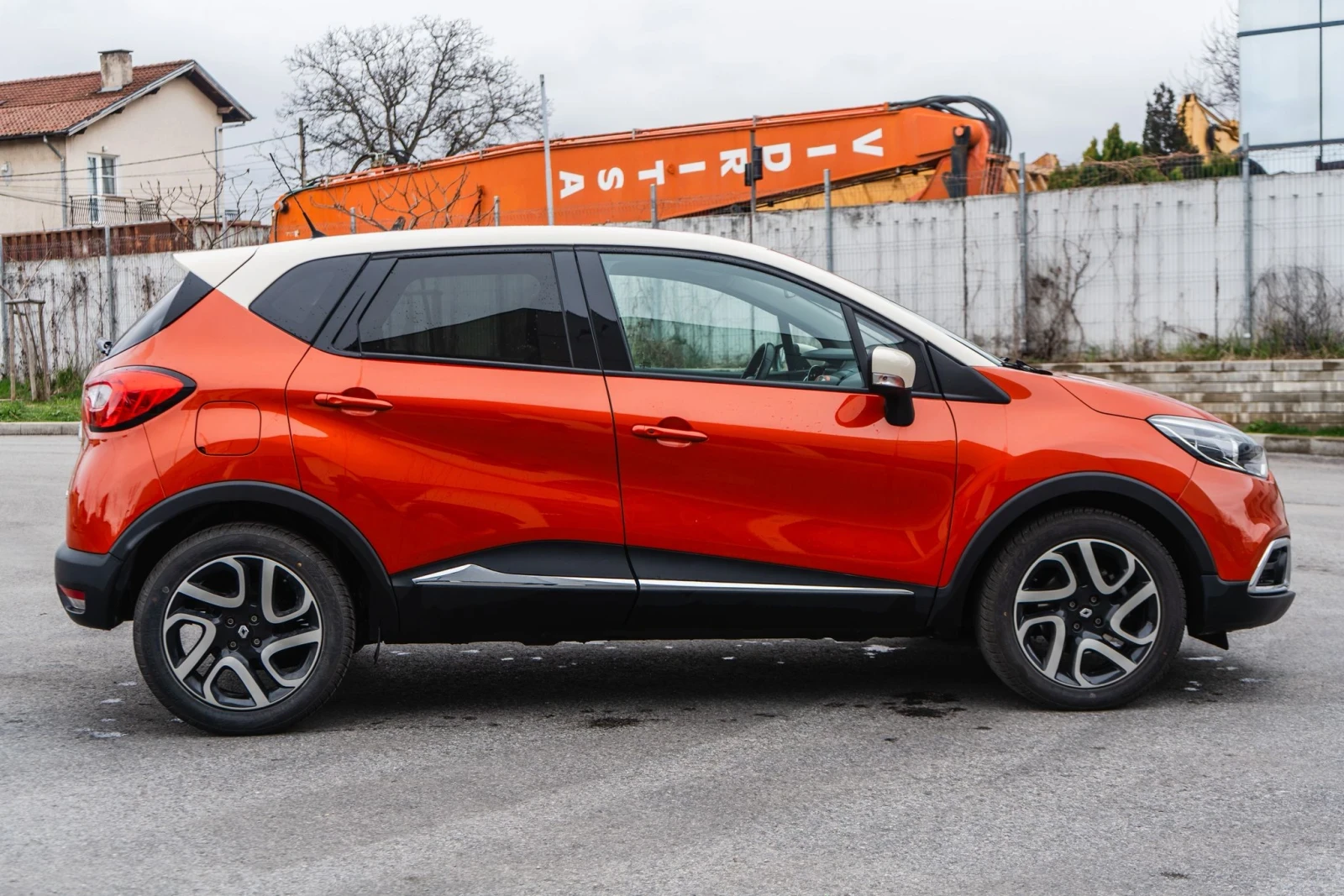 Renault Captur Нова Кола!, снимка 4 - Автомобили и джипове - 54257473