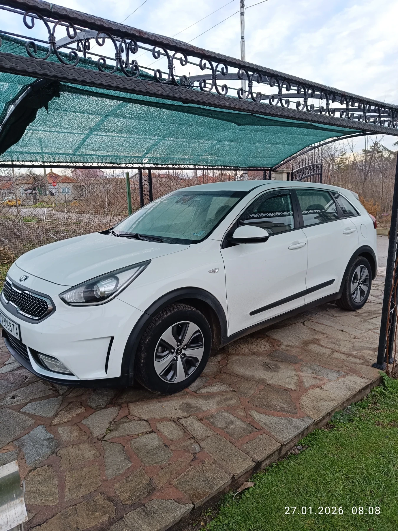 Kia Niro, снимка 2 - Автомобили и джипове - 54375445