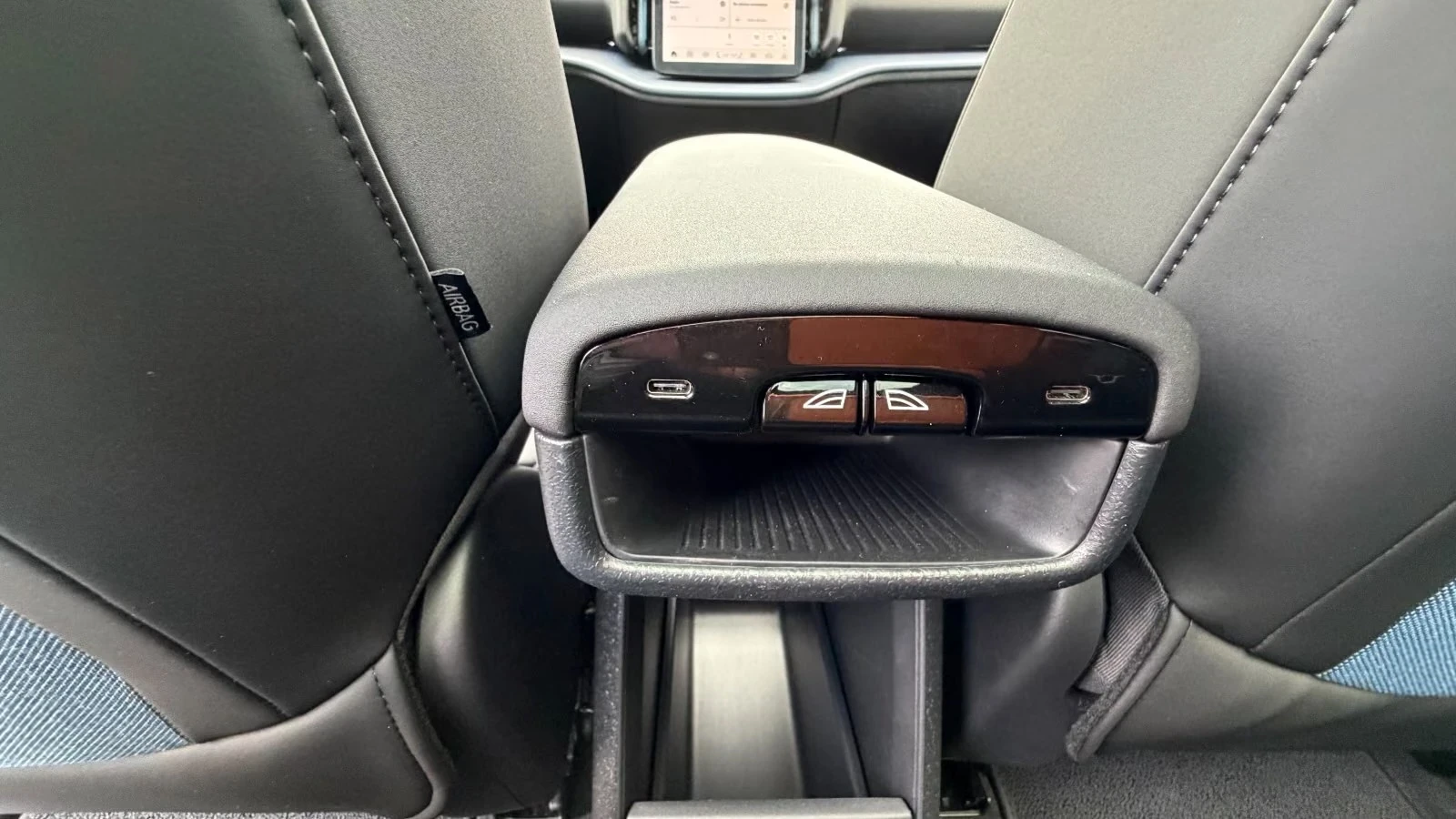 Volvo EX30 Twin Motor Performance AWD ULTRA DISTR 360 H/K W/P, снимка 14 - Автомобили и джипове - 55715627
