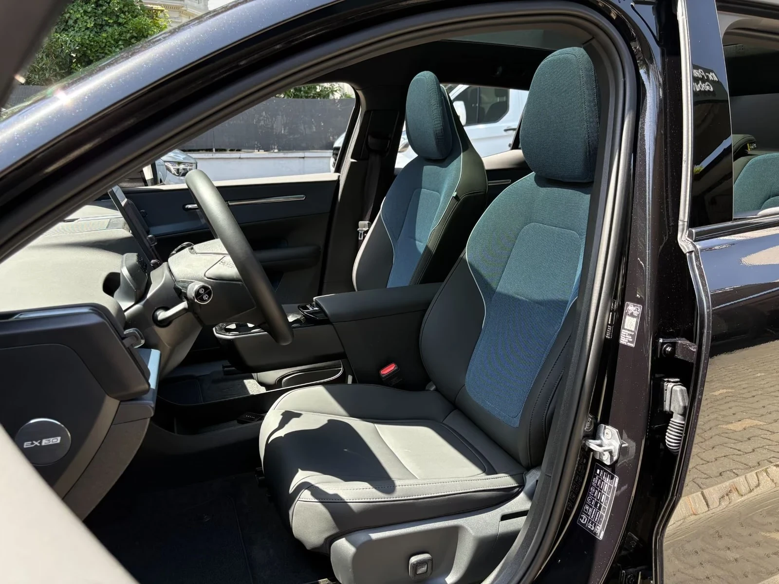 Volvo EX30 Twin Motor AWD ULTRA Black Edition PANO 360 H/K  | Mobile.bg � ����������� 8
