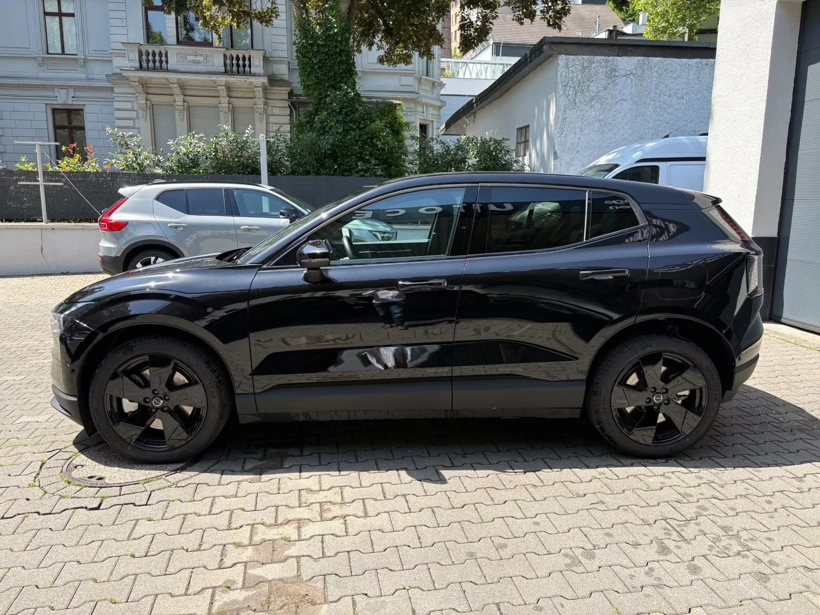 Volvo EX30 Twin Motor AWD ULTRA Black Edition PANO 360 H/K  | Mobile.bg � ����������� 2