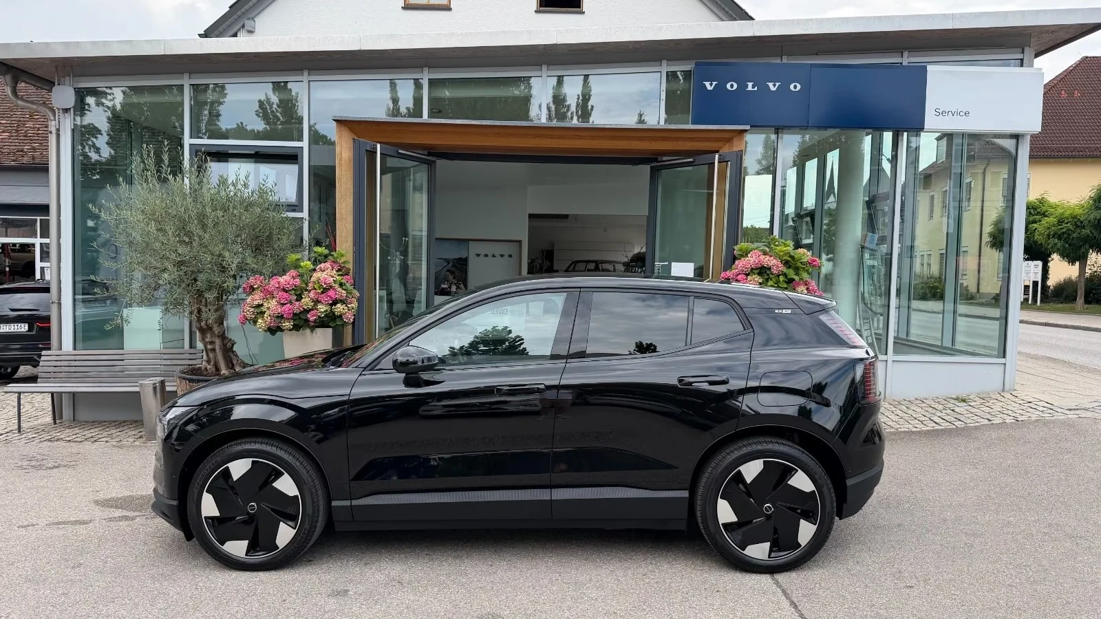 Volvo EX30 Twin Motor Performance AWD ULTRA DISTR 360 H/K W/P, снимка 4 - Автомобили и джипове - 55715627