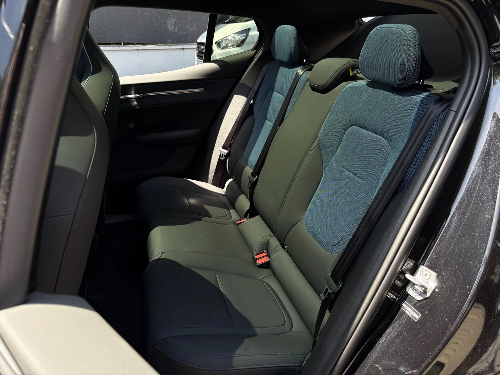 Volvo EX30 Twin Motor AWD ULTRA Black Edition PANO 360 H/K  | Mobile.bg � ����������� 15