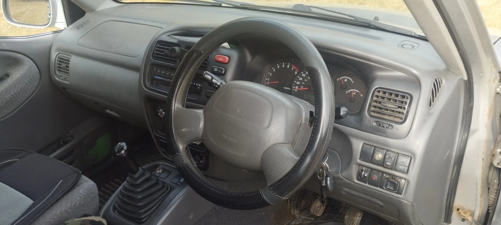 Suzuki Grand vitara 2.0, снимка 10 - Автомобили и джипове - 56653400