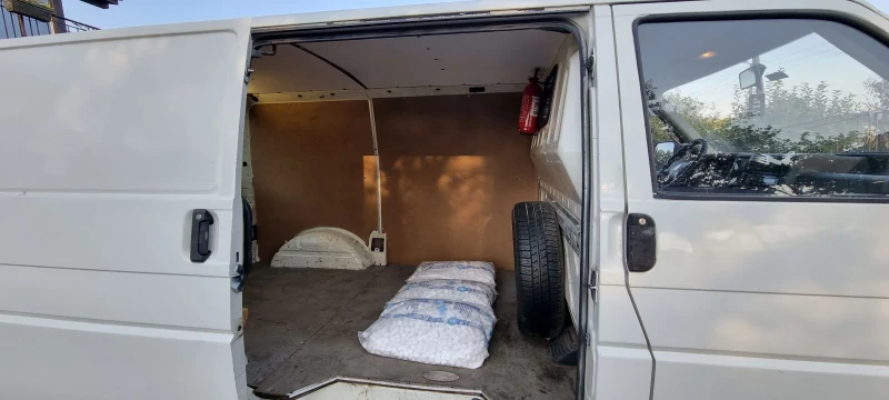 VW T4, снимка 13 - Бусове и автобуси - 47726185