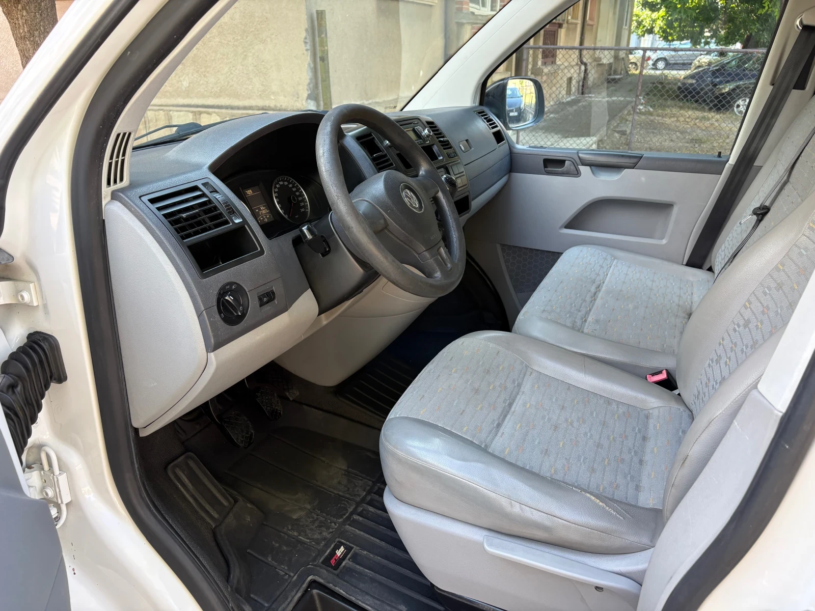 VW T5, снимка 7 - Бусове и автобуси - 55450300