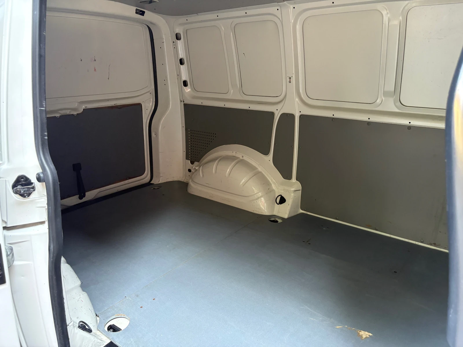 VW T5, снимка 12 - Бусове и автобуси - 55450300