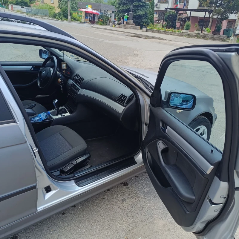 BMW 320, снимка 9 - Автомобили и джипове - 52285595