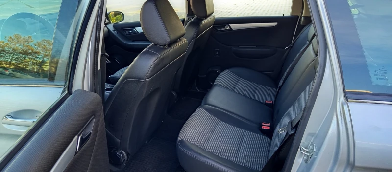 Mercedes-Benz B 170 1.7i AUTOMATIC , снимка 14 - Автомобили и джипове - 52252312