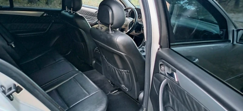 Mercedes-Benz C 220 2.2 cdi 150 коня Avangarde, снимка 13 - Автомобили и джипове - 52337666