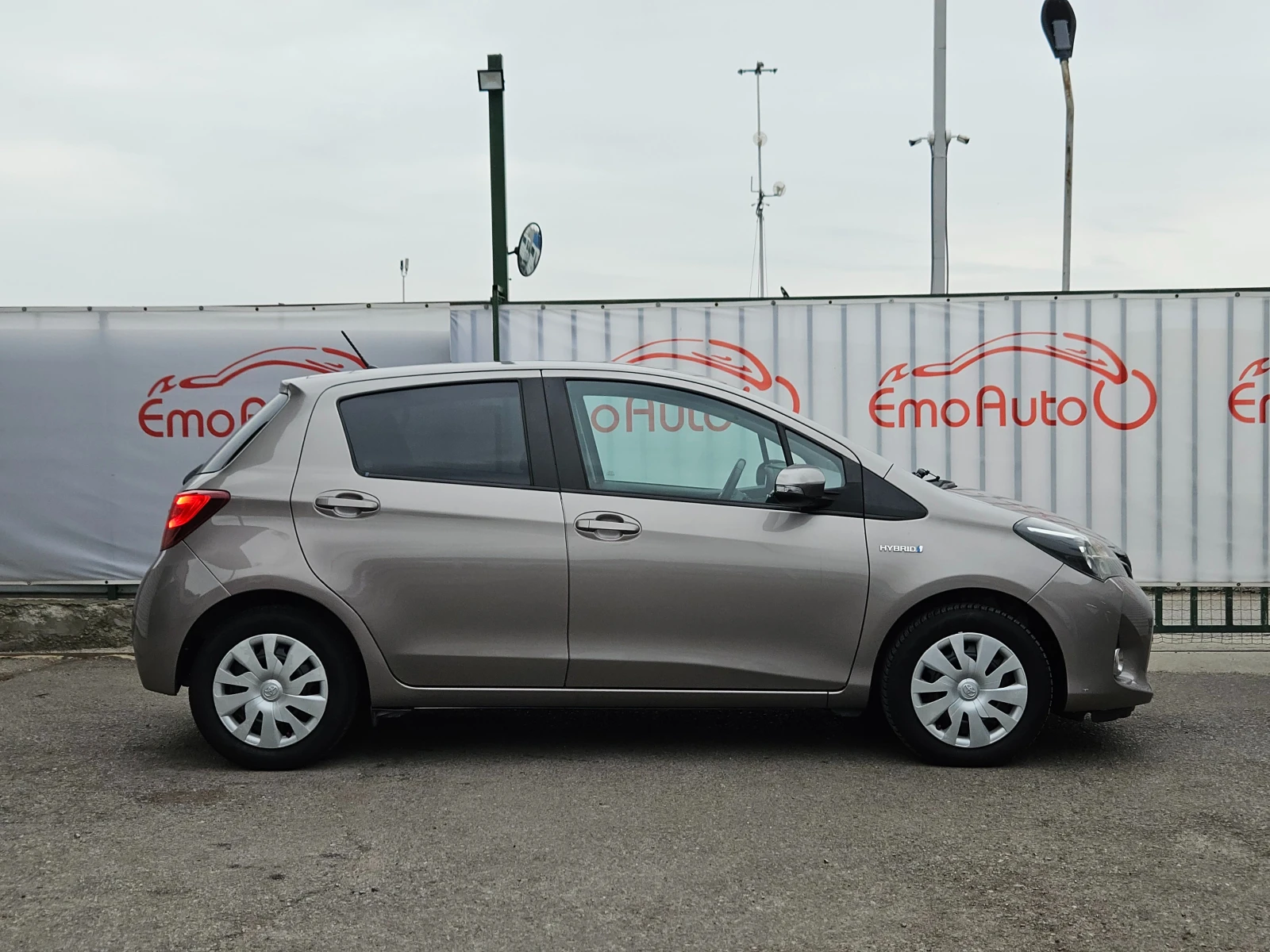 Toyota Yaris 1.5HYBRID/116000км/LED/NAVI/БЛУТУТ/EURO 6B/ТОП - изображение 2