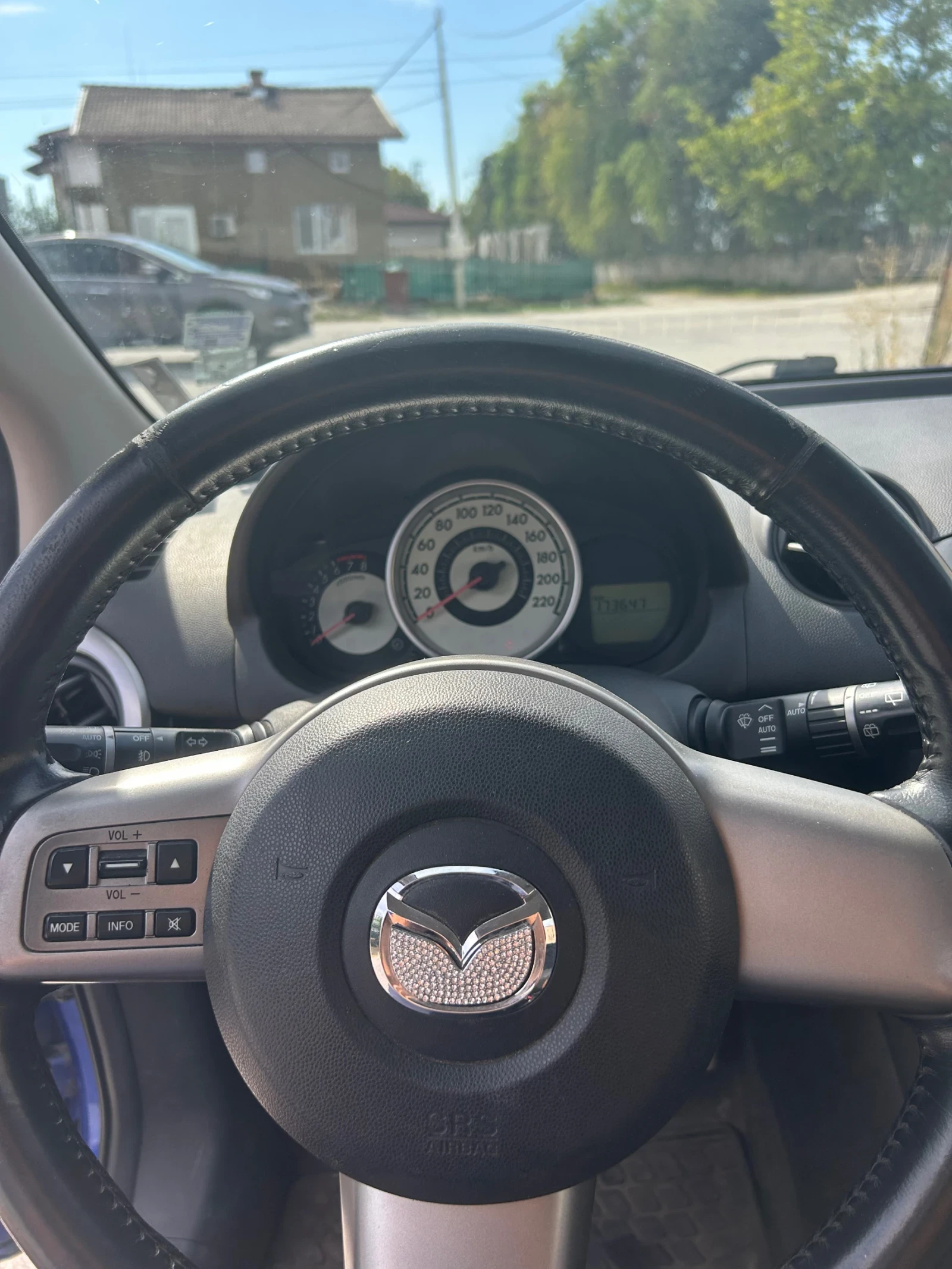 Mazda 2 1.4i 85 к.с. - изображение 8