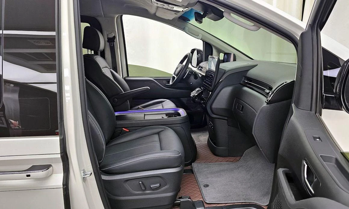 Hyundai Staria L3.5 Lounge 7-Seater Mobility - изображение 10
