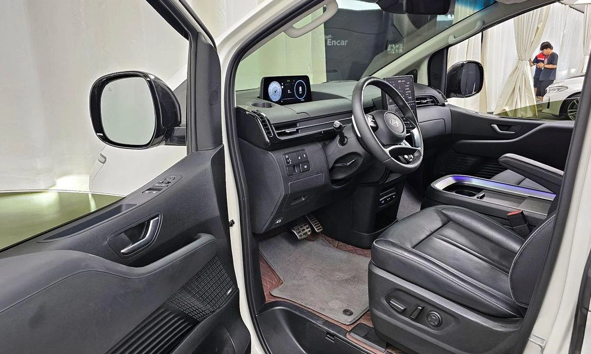 Hyundai Staria L3.5 Lounge 7-Seater Mobility - изображение 9
