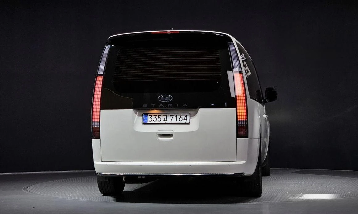 Hyundai Staria L3.5 Lounge 7-Seater Mobility - изображение 4