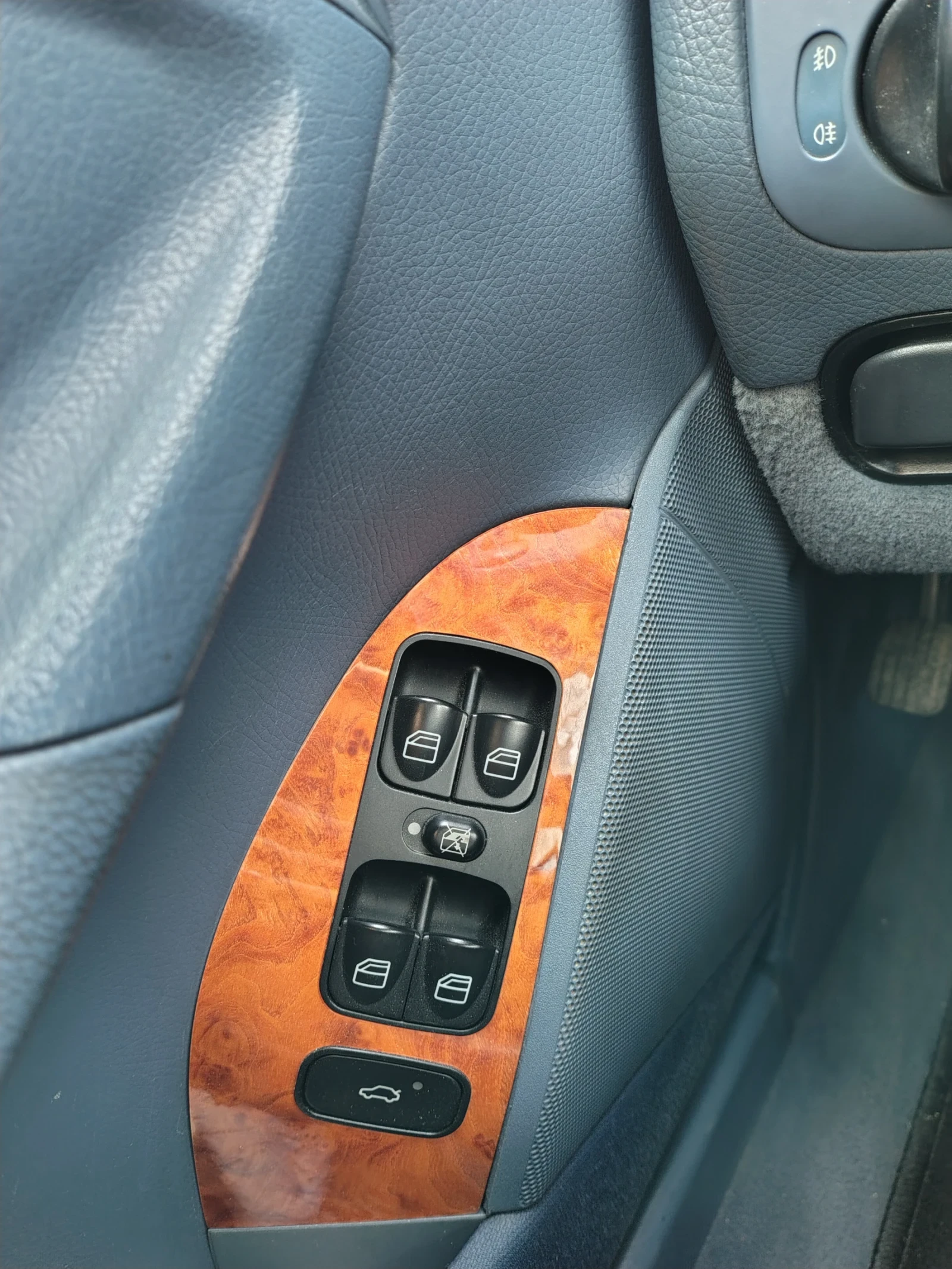 Mercedes-Benz CLK 270 CDI, снимка 10 - Автомобили и джипове - 53865823