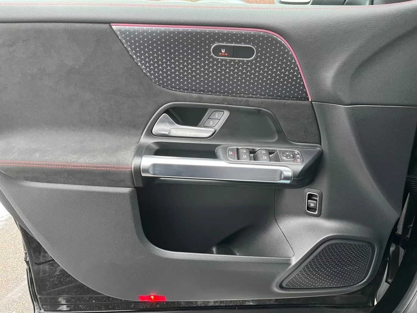 Mercedes-Benz EQB 350/AMG/4-MATIC/FACELIFT/CAMERA/LED/, снимка 6 - Автомобили и джипове - 53950884