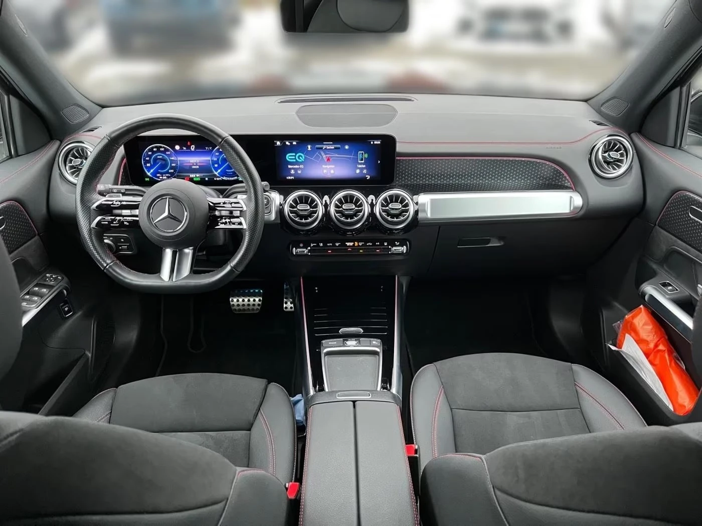 Mercedes-Benz EQB 350/AMG/4-MATIC/FACELIFT/CAMERA/LED/, снимка 11 - Автомобили и джипове - 53950884