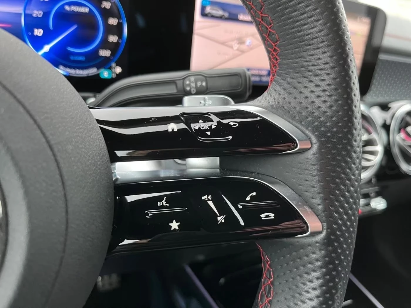 Mercedes-Benz EQB 350/AMG/4-MATIC/FACELIFT/CAMERA/LED/, снимка 8 - Автомобили и джипове - 53950884