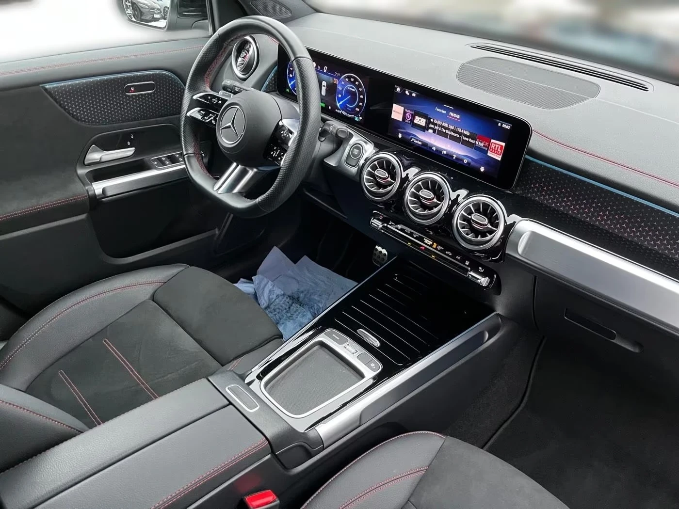 Mercedes-Benz EQB 350/AMG/4-MATIC/FACELIFT/CAMERA/LED/, снимка 12 - Автомобили и джипове - 53950884