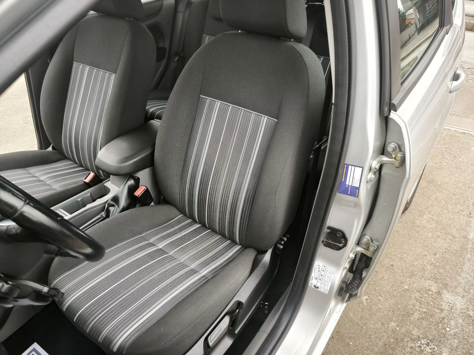 Ford Focus 2.0i automatic , снимка 12 - Автомобили и джипове - 54078468