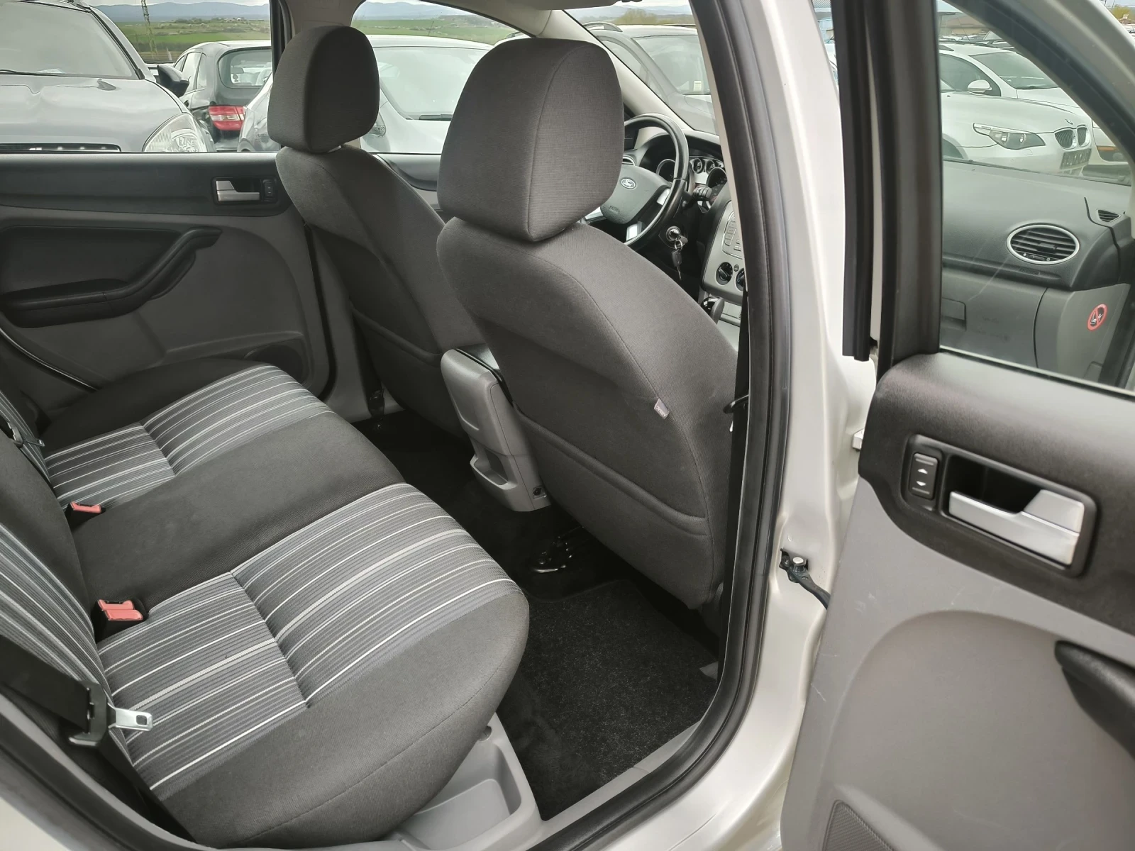 Ford Focus 2.0i automatic , снимка 10 - Автомобили и джипове - 54078468