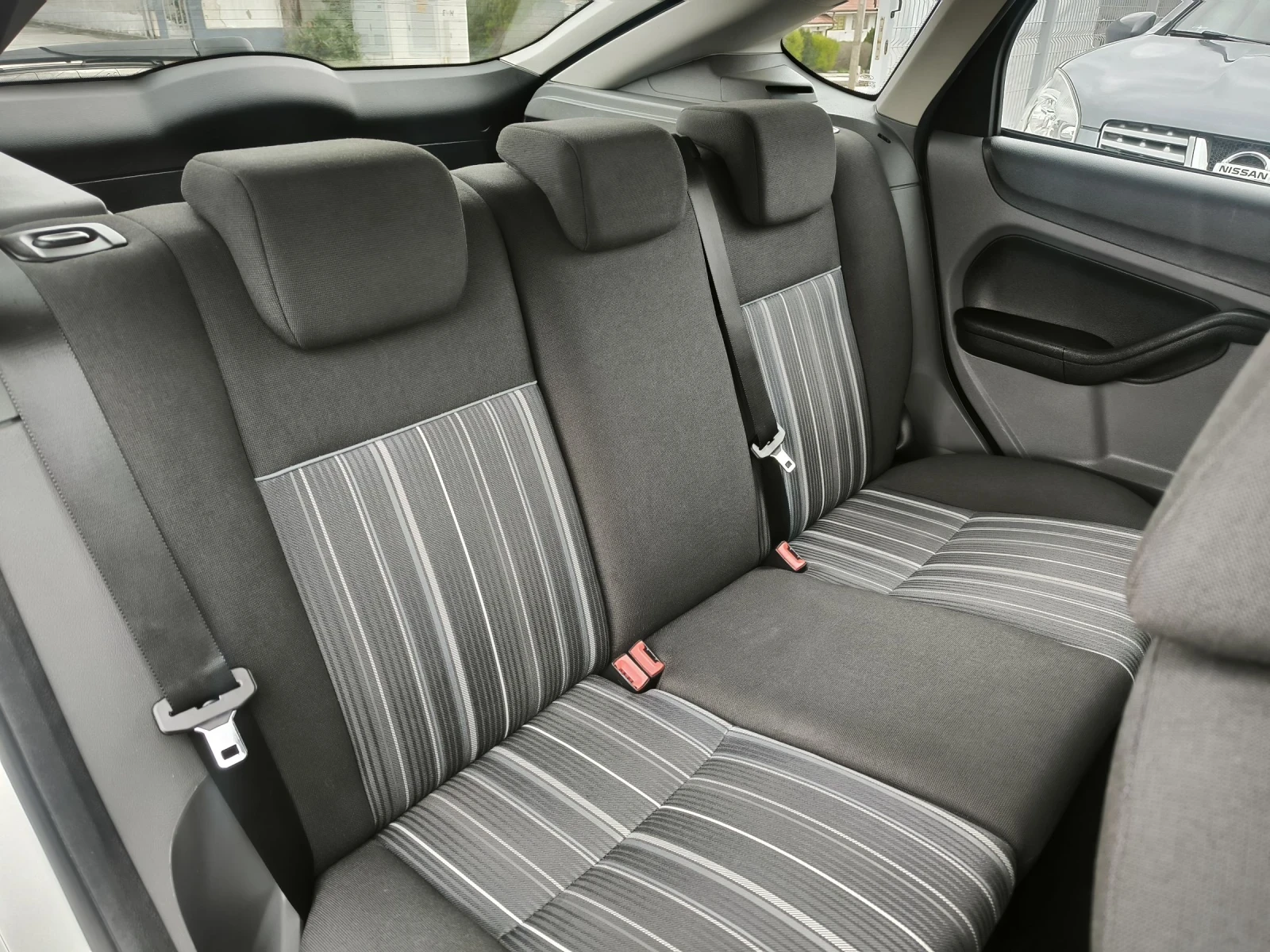 Ford Focus 2.0i automatic , снимка 11 - Автомобили и джипове - 54078468