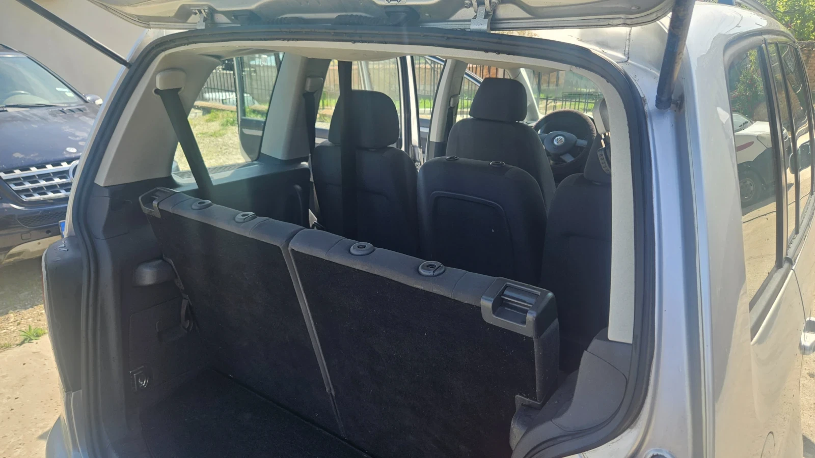 VW Touran 1.6i klima .7места, снимка 13 - Автомобили и джипове - 54676480