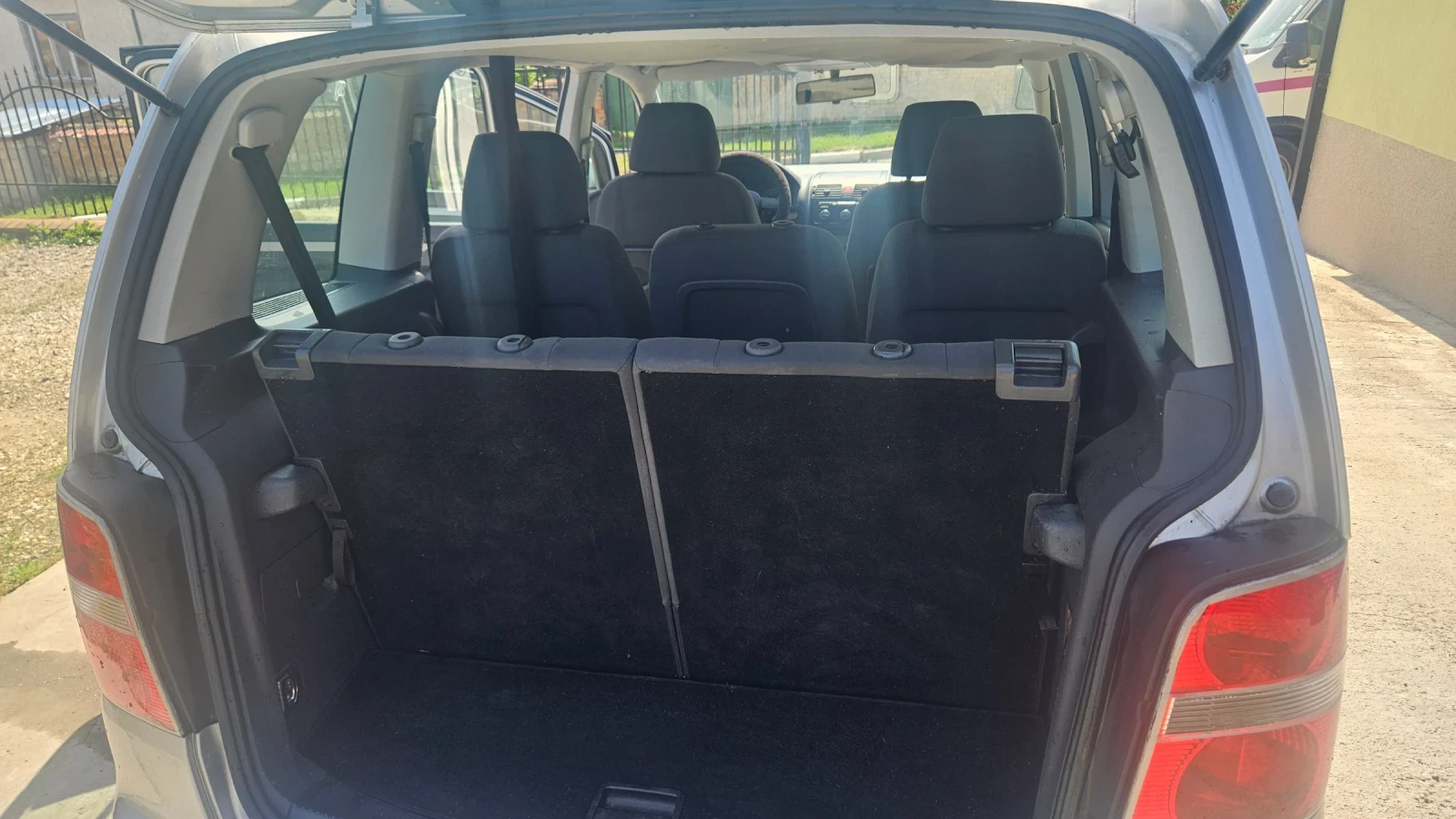VW Touran 1.6i klima .7места, снимка 12 - Автомобили и джипове - 54676480