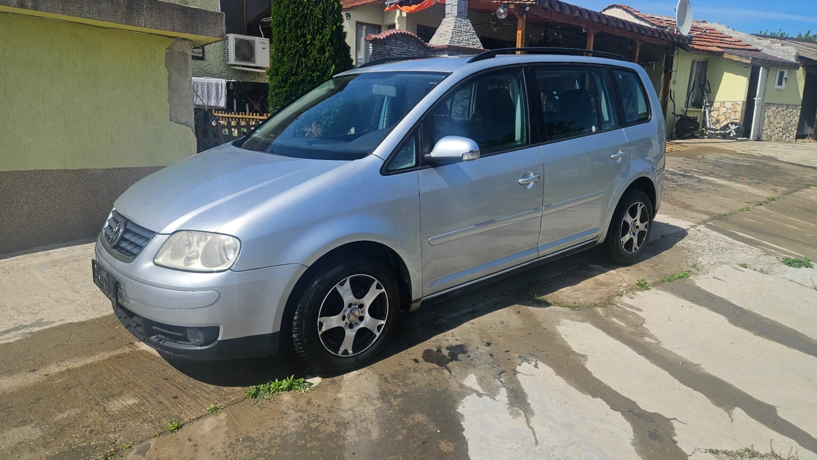 VW Touran 1.6i klima .7места, снимка 3 - Автомобили и джипове - 54676480