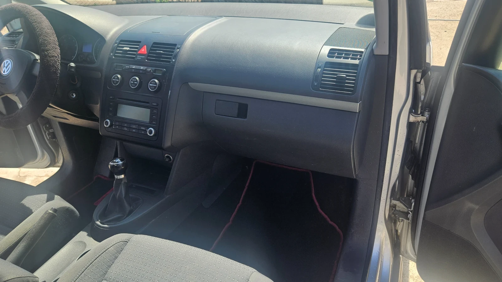 VW Touran 1.6i klima .7места, снимка 10 - Автомобили и джипове - 54676480
