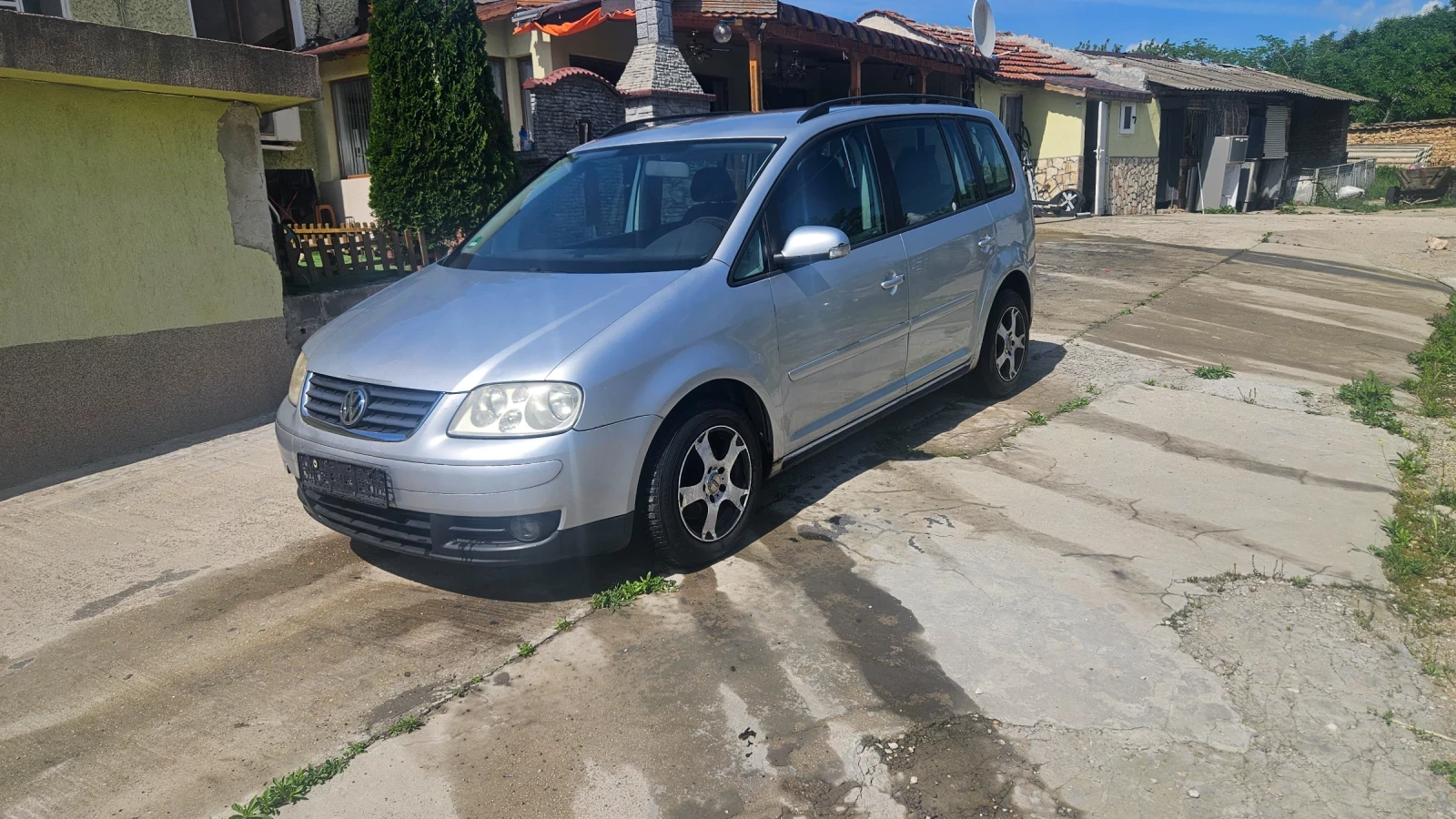 VW Touran 1.6i klima .7места, снимка 2 - Автомобили и джипове - 54676480