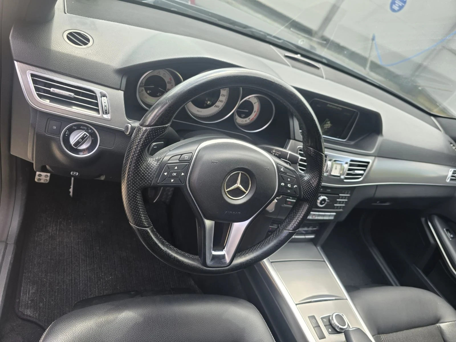 Mercedes-Benz E 200, снимка 6 - Автомобили и джипове - 54704546