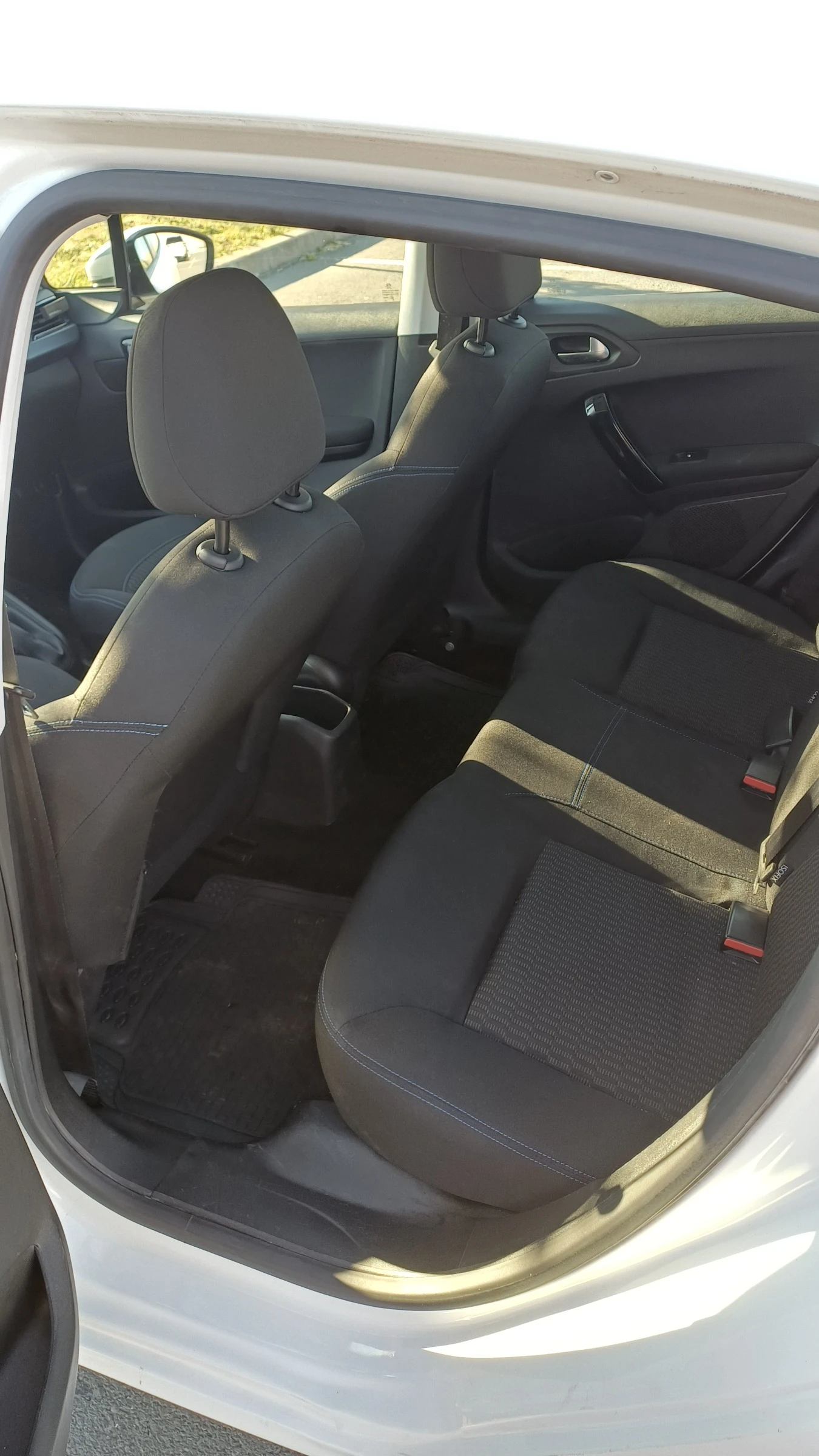 Peugeot 208, снимка 5 - Автомобили и джипове - 55051291