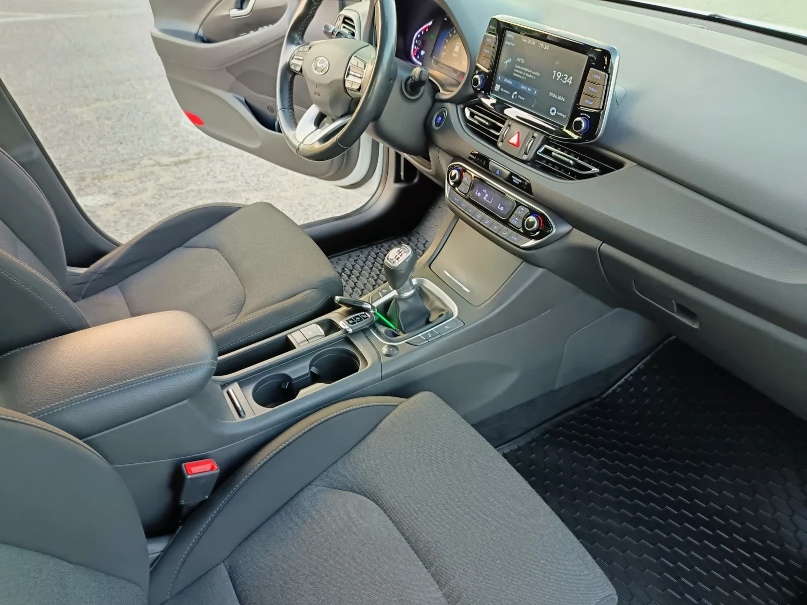 Hyundai I30 1.6. 116 кс. , снимка 16 - Автомобили и джипове - 55105675