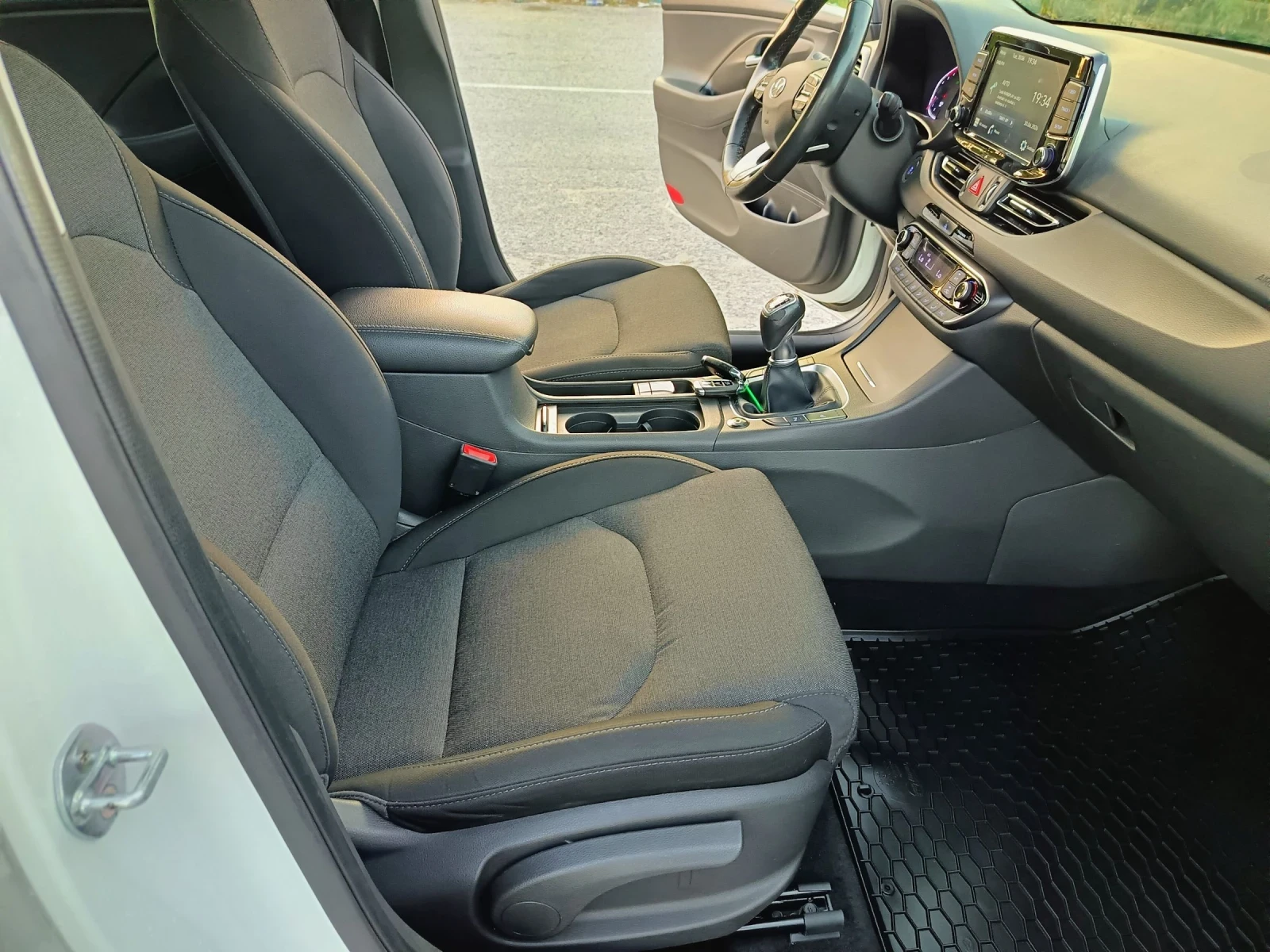 Hyundai I30 1.6. 116 кс. , снимка 15 - Автомобили и джипове - 55105675