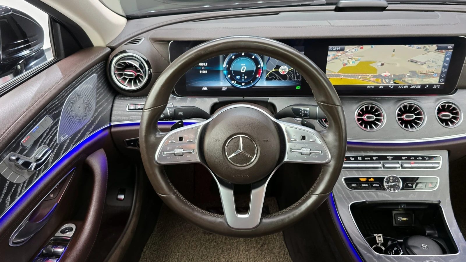 Mercedes-Benz CLS 400 ДИСТРОНИК/ПАНО/ПОДГРЕВ/ОБДУХ/ВЪЗДУШНО ОКАЧВАНЕ/, снимка 10 - Автомобили и джипове - 55298308