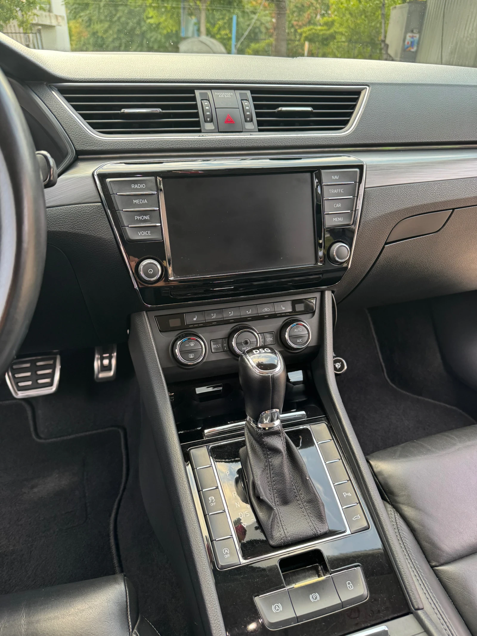 Skoda Superb 2.0 TDi, снимка 13 - Автомобили и джипове - 56481749