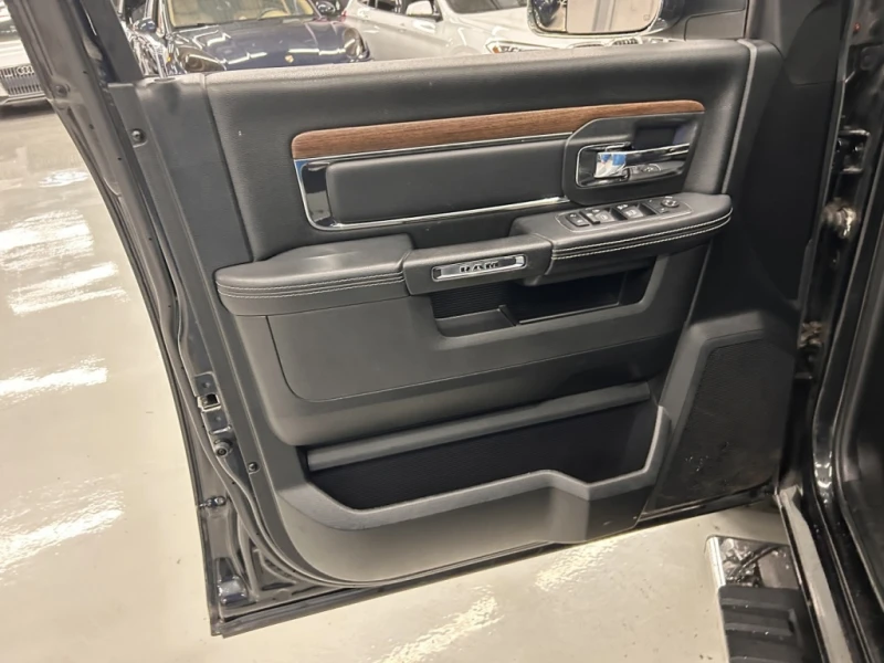 Dodge RAM 1500 Laramie Crew Cab* 4x4* ПОДГРЕВ* ОБДУХВАНЕ* ШИБИДАХ, снимка 14 - Автомобили и джипове - 52469965